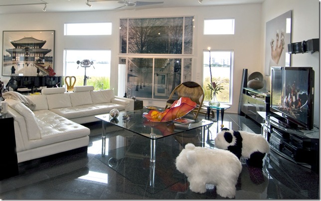The art-filled living room overlooks Lake Mangonia. (Photo by Katie Deits) 