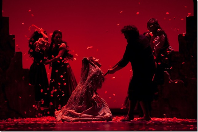 The climactic scene of Carmen, Act IV. (Photo by Alissa Dragun)