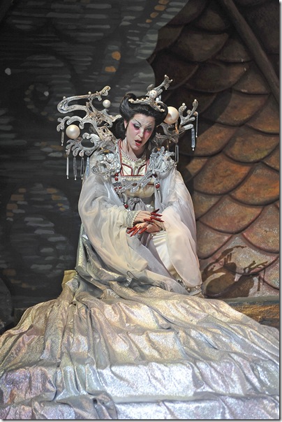 Lise Lindstrom as Turandot. (Photo by Gaston de Cardenas)