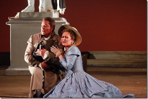 Andrew Schroeder and Caitlin Lynch in Così fan Tutte.