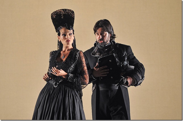 Davinia Rodriguez and Antonio Gandia in Luisa Fernanda. (Photo by Gaston de Cardenas)