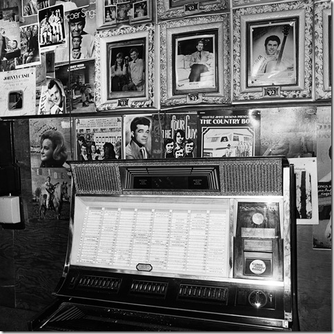 Jukebox, Tootsie’s Orchid Lounge, Nashville, Tenn. (1972), by Henry Horenstein.