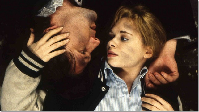 Martin Donovan and Adrienne Shelly in Trust (1990).