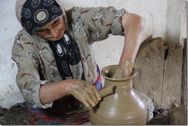 An Iranian potter, photographed by Raheleh Filsoofi.