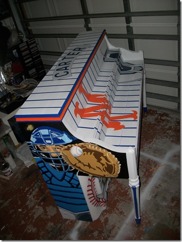 The Kid, a piano painted in honor of Gary Carter by Frank Navarrete.
