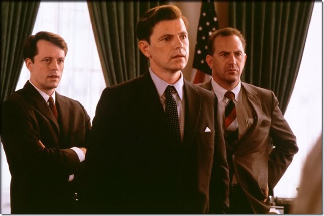 Steven Culp, Bruce Greenwood and Kevin Costner in Thirteen Days (2000).