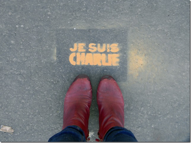 The “Je Suis Charlie” motto, spray-painted on Avenue Bosquet. (Photo by Chloe Elder)