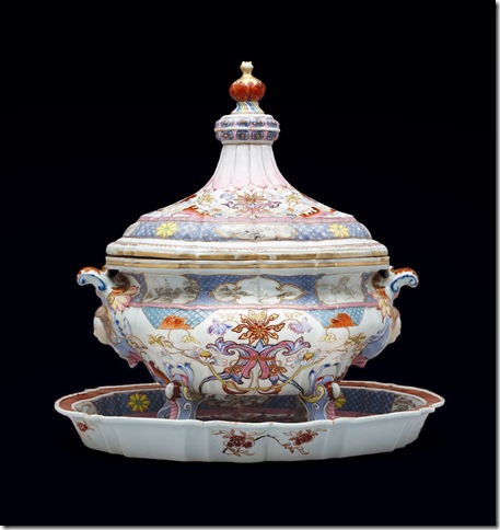 Chinese tureen, cover and stand (Qianlong period, c. 1740), on display at the upcoming Palm Beach Jewelry, Art and Antique Show.