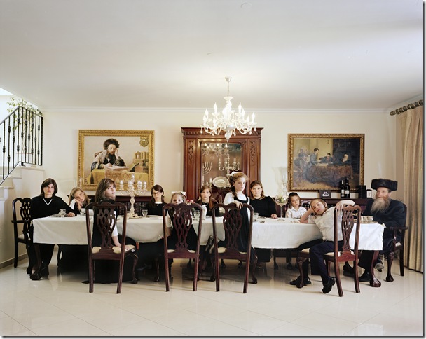 The Weinfeld Family (2009), by Frederic Brenner.