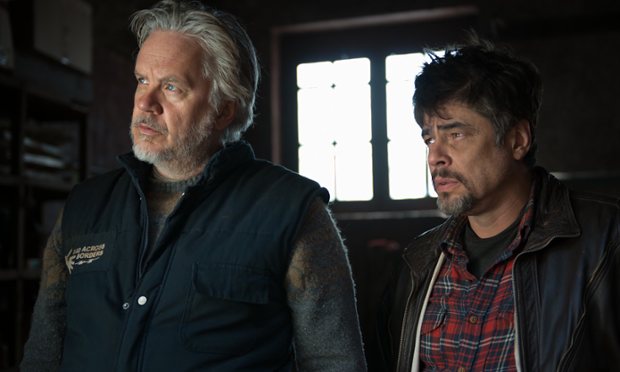 Tim Robbins and Benicio del Toro in A Perfect Day (2015).