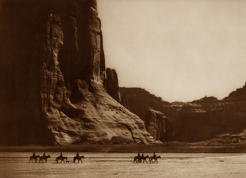 Cañon de Chelly (1904), by Edward S. Curtis. This image shows Navaho riders in the northeastern Arizona canyon.