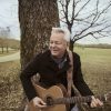 Tommy Emmanuel shows how to be an acoustic guitar hero
